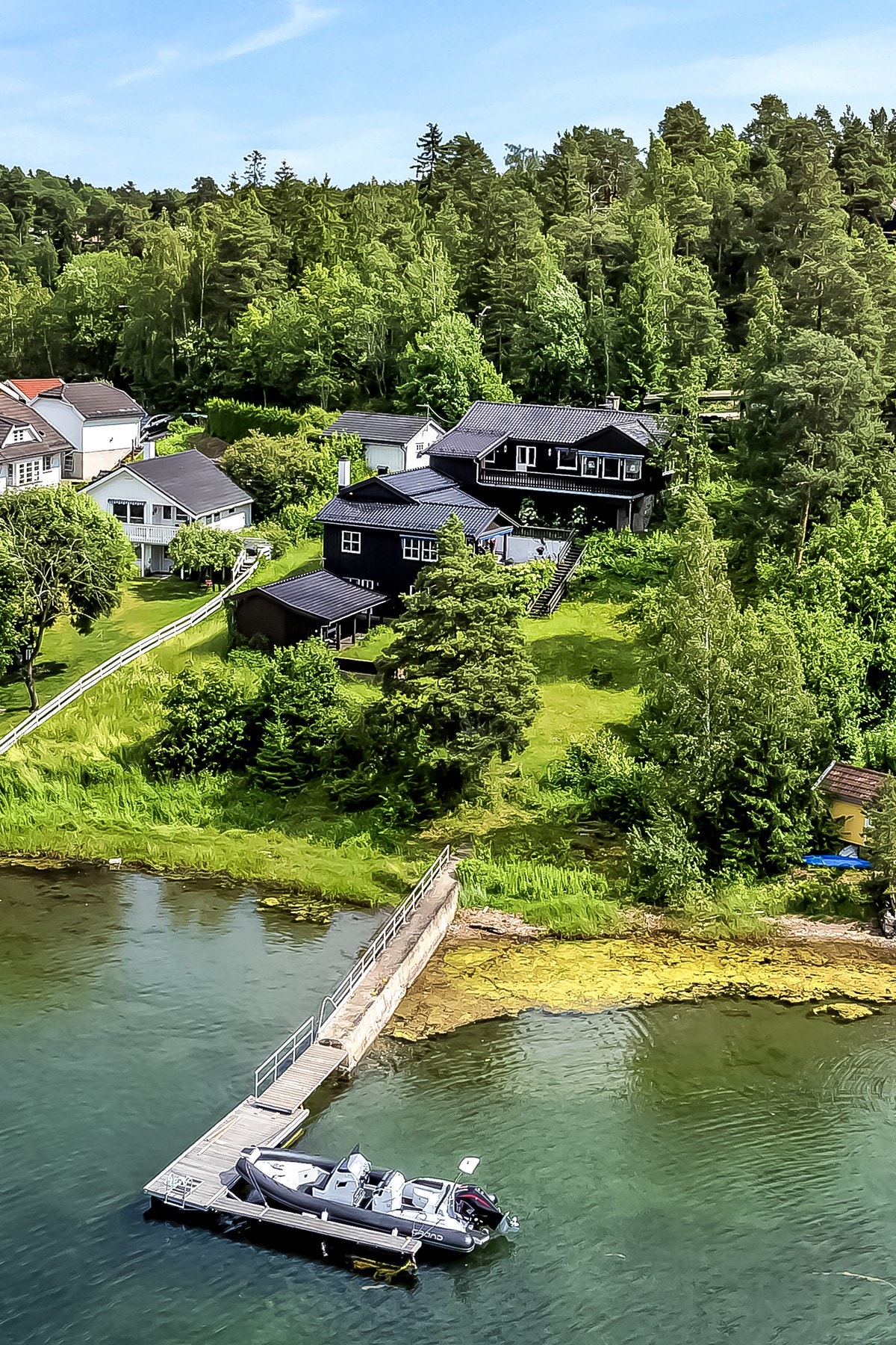 Klassisk bolig med moderne tilbygg - rom for hele familien Galleribilde