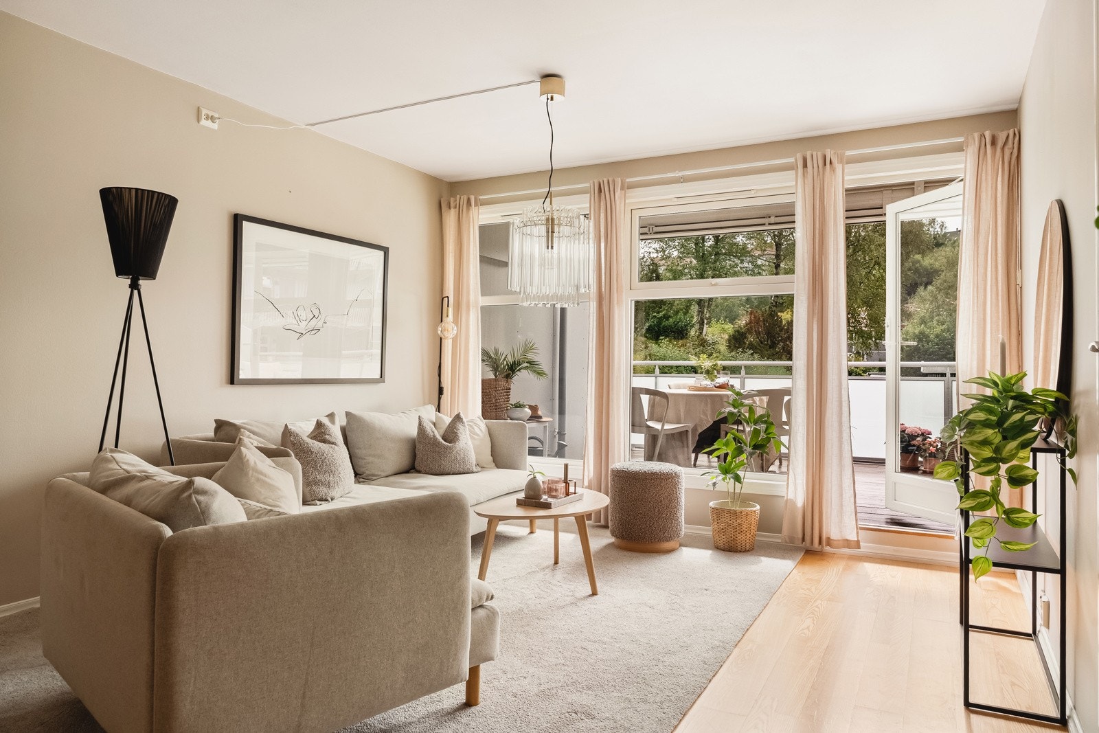 I stuen er det plass til sofagruppe med tv-seksjon. Galleribilde