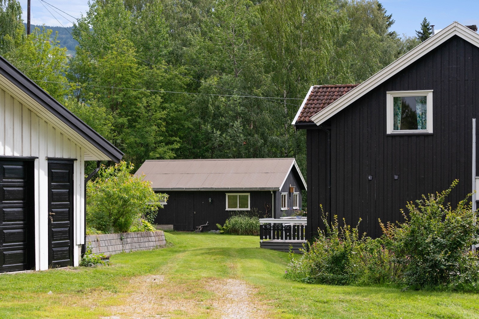 Dette er en spennende eiendom som kan tilby et bredt spekter av muligheter, men krever oppgradering og vedlikehold for å kunne tilfredsstille dagens standard og forventninger. Galleribilde