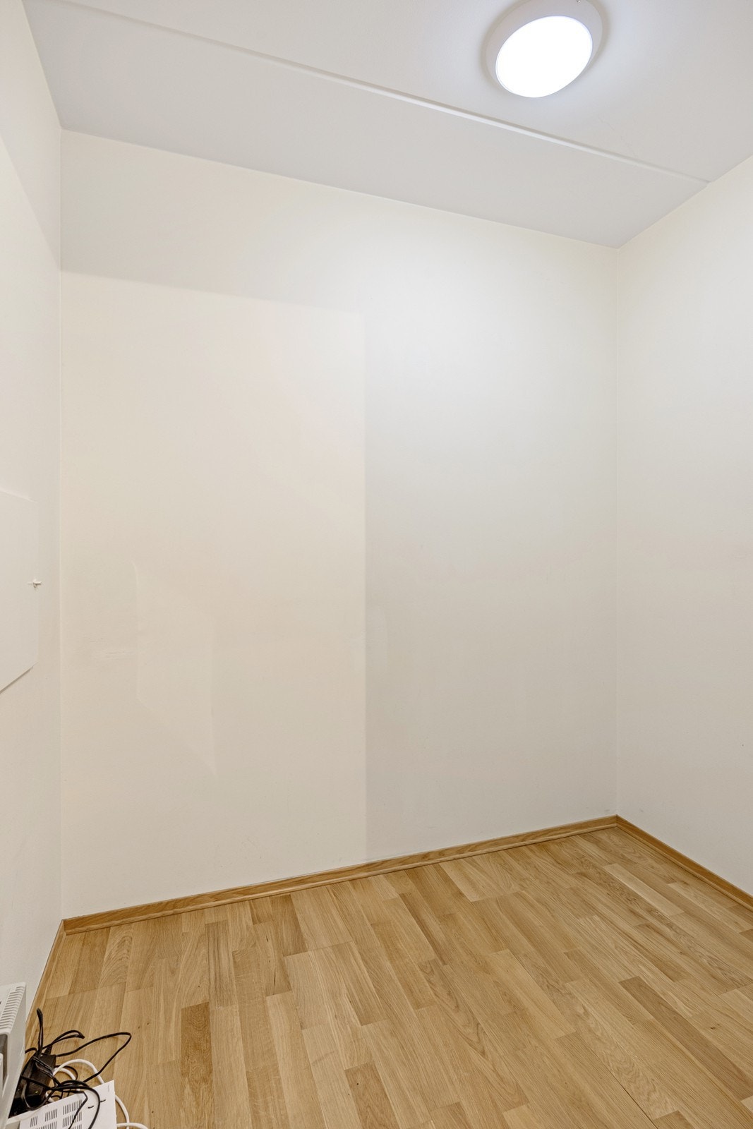 Boden kan fint innredes som en garderobe eller med for eksempel hyller til oppbevaring. Galleribilde