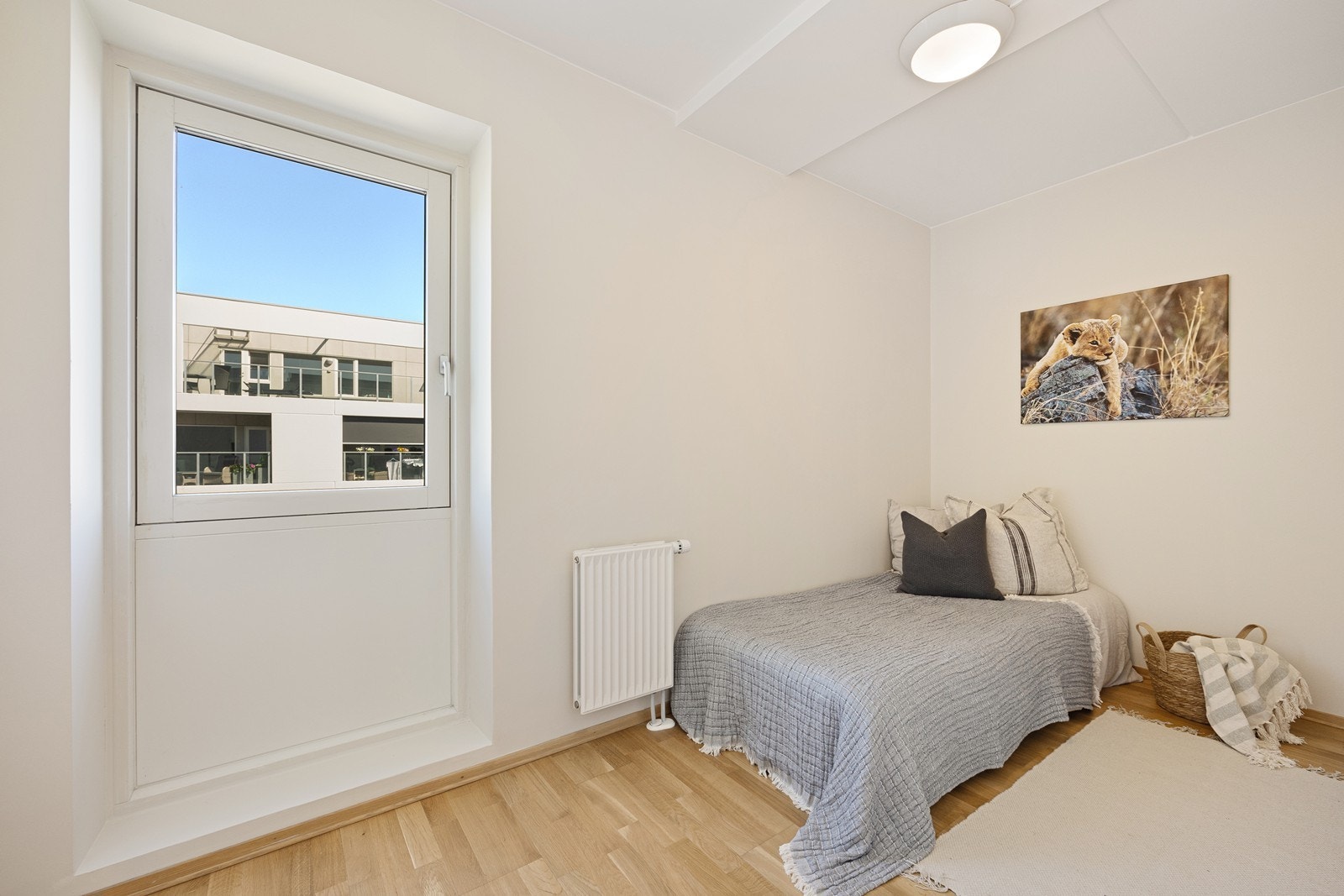 Soverom III har plass til seng, garderobe og annet ønskelig møblement. Galleribilde