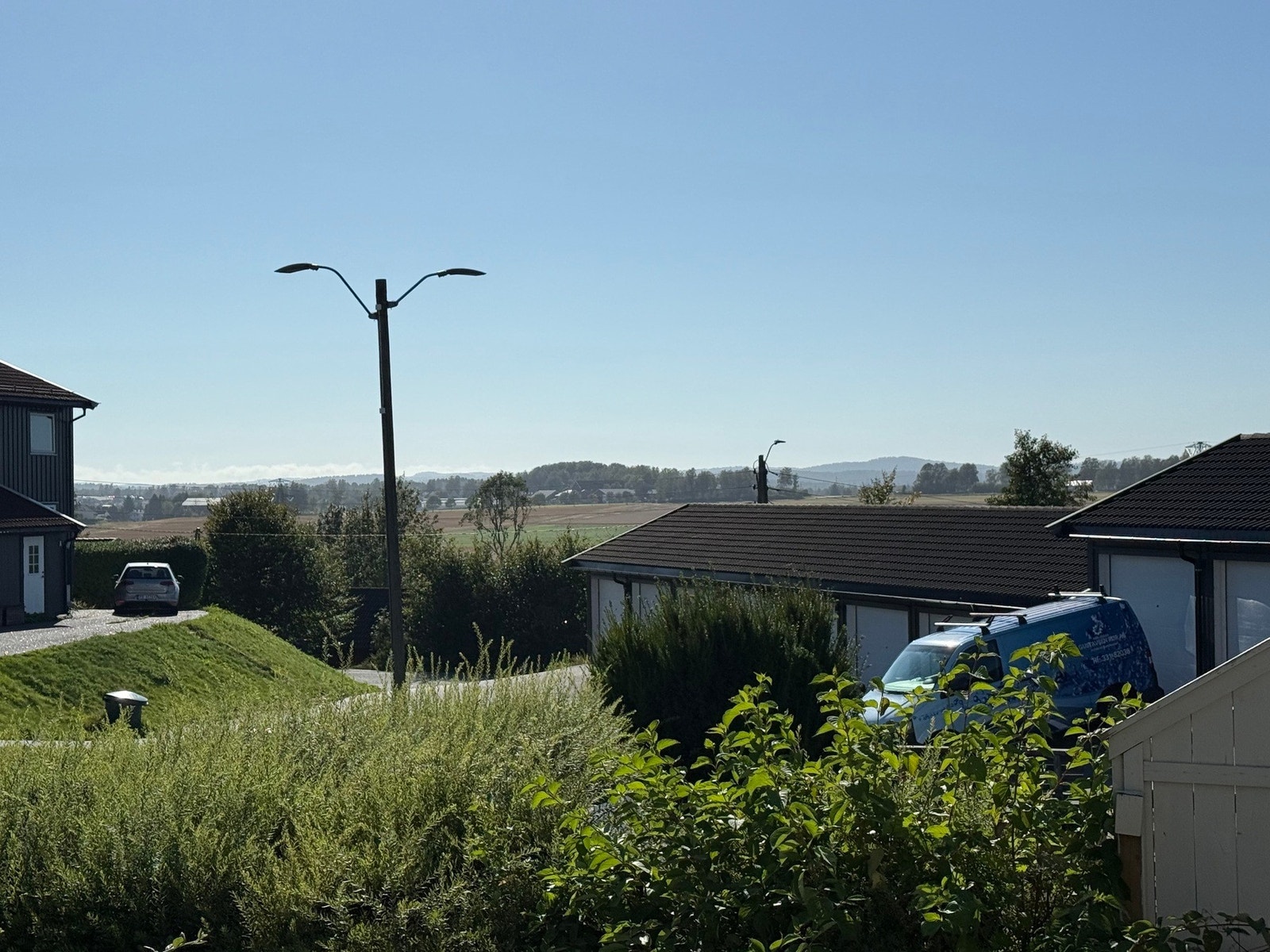 Nydelig solrik beliggenhet med fin utsyn Galleribilde