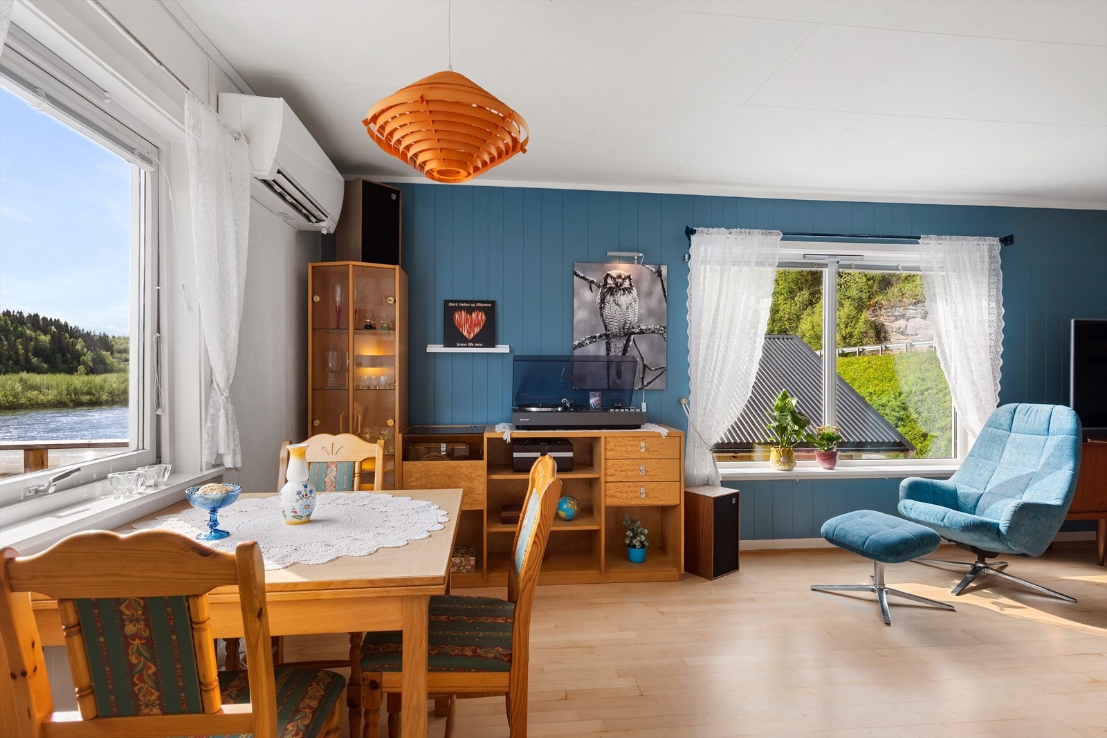 Boligen har et internt bruksareal på 146 m2 og har en god planløsning med stue, kjøkken og bad på hovedplan - og alle soverommene samlet i andre etasje. Galleribilde