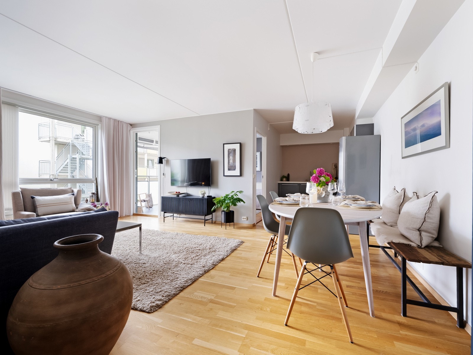 En lys og stilren 3- roms i rolige omgivelser på populære Rodeløkka. Galleribilde