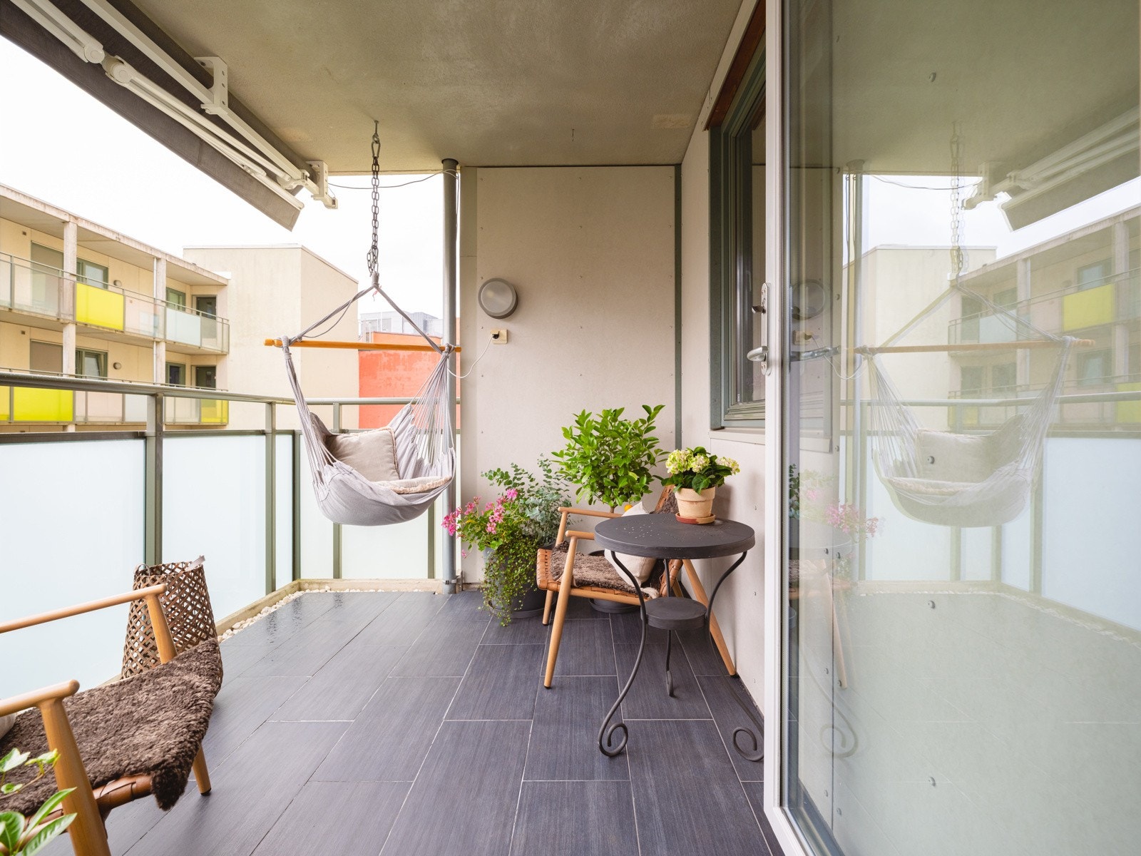 Fra stuen er det utgang til en herlig og solrik balkong på 7m². Galleribilde