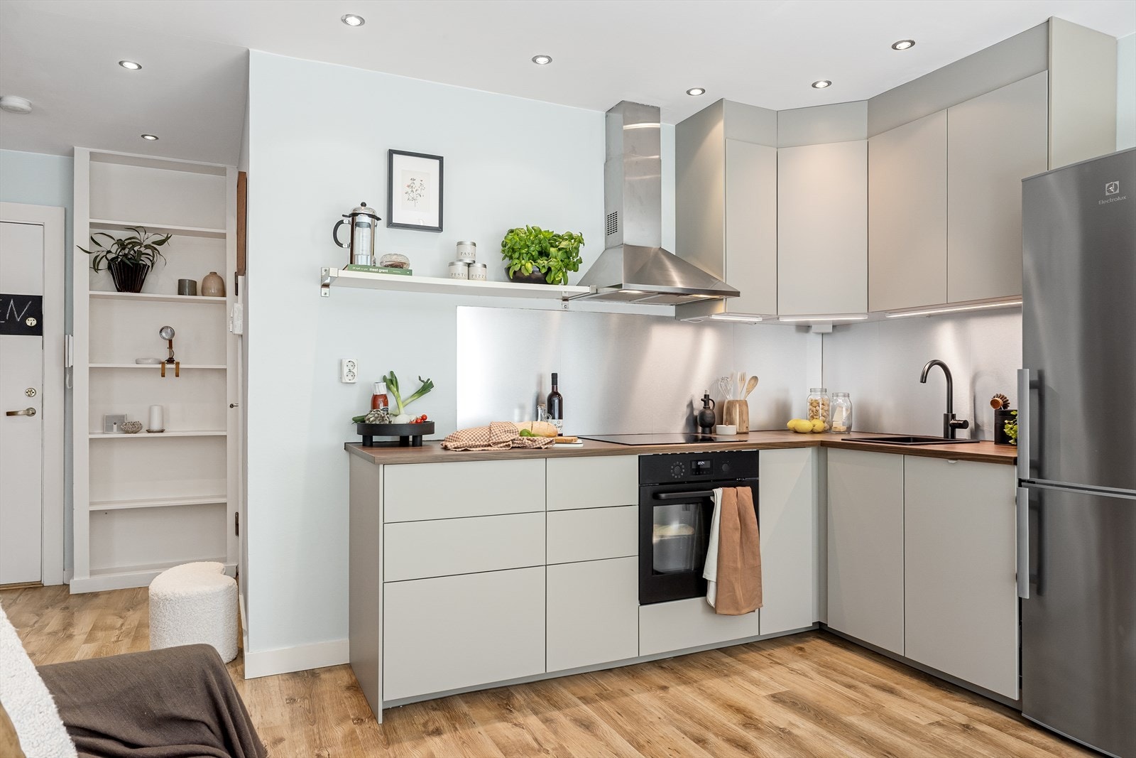 Leiligheten fremstår innbydende og gjennomført med en perfekt planløsning. Galleribilde