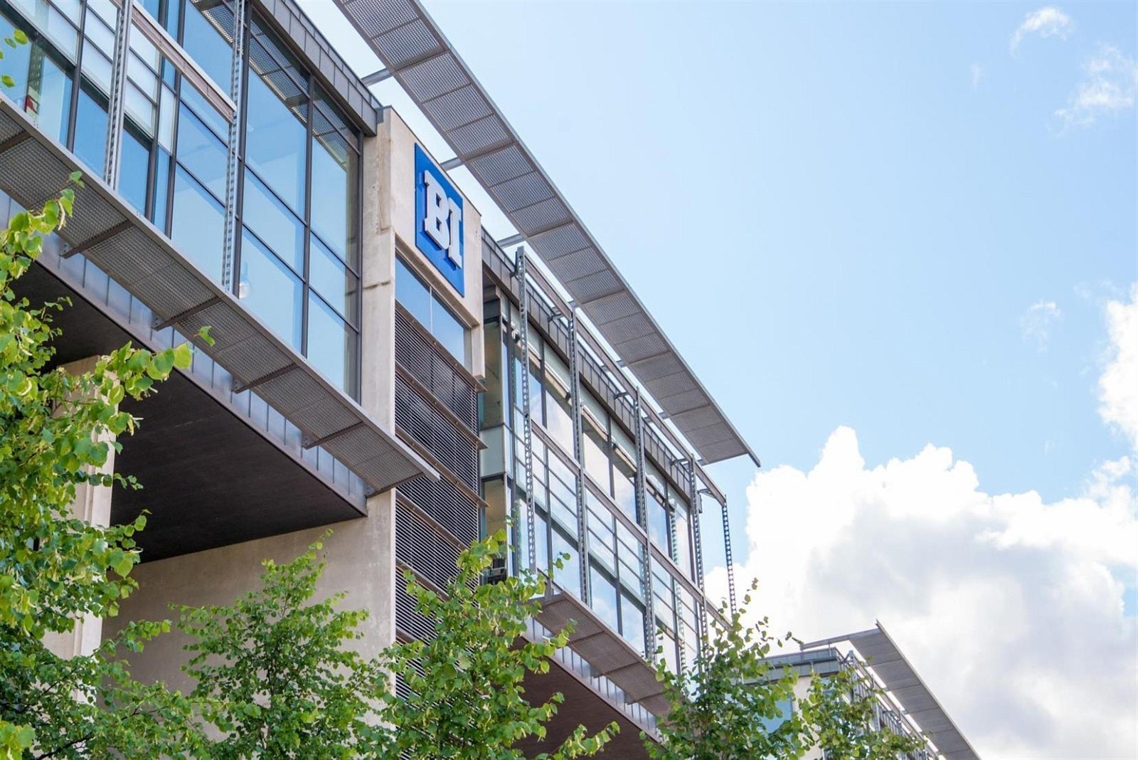 BI er i kort gangavstand fra boligen Galleribilde