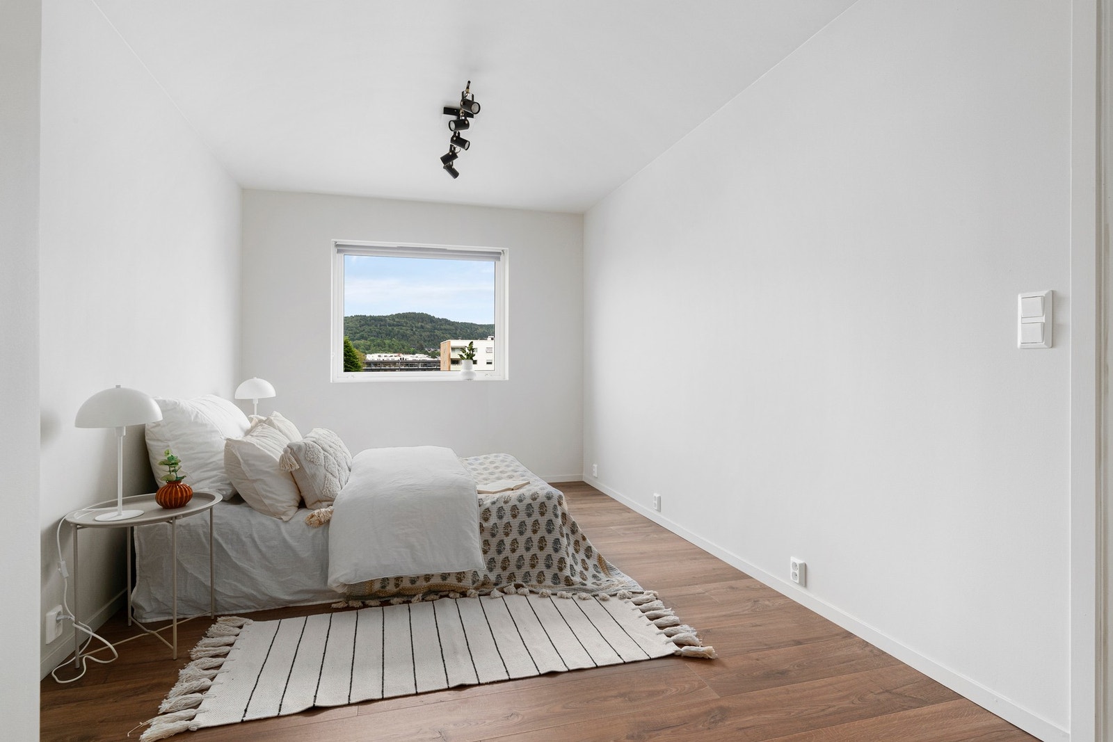 Hovedsoverommet er av en god størrelse med plass til den sengen du skulle ønske. Galleribilde