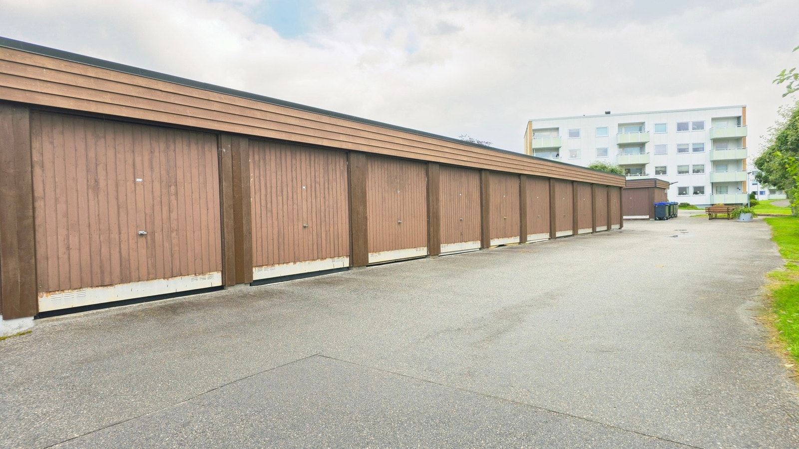 Bilen kan trygt parkeres i egen garasje. Galleribilde