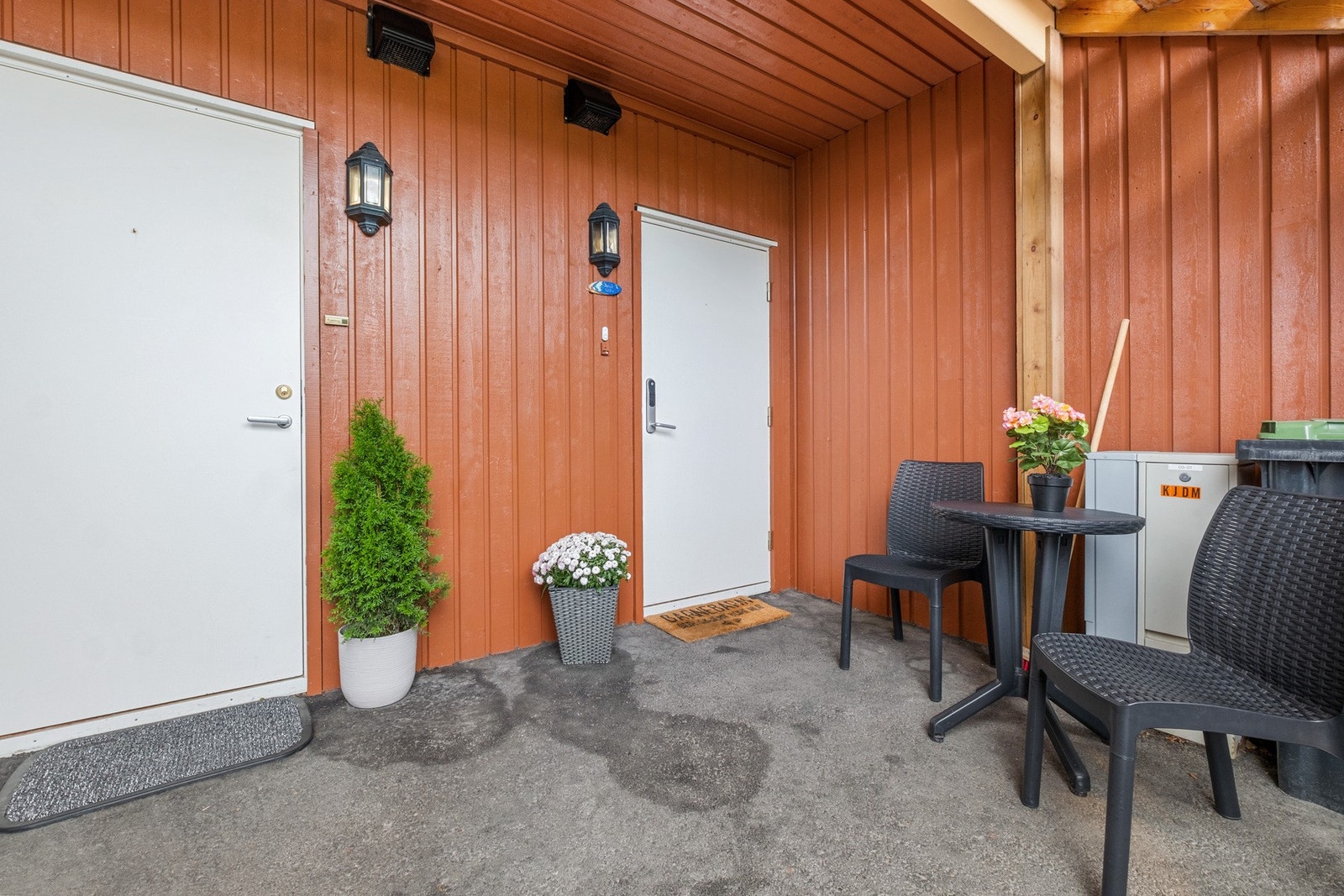 Takoverbygd inngangsparti. Leiligheten har enkel adkomst i 1. etasje! Galleribilde