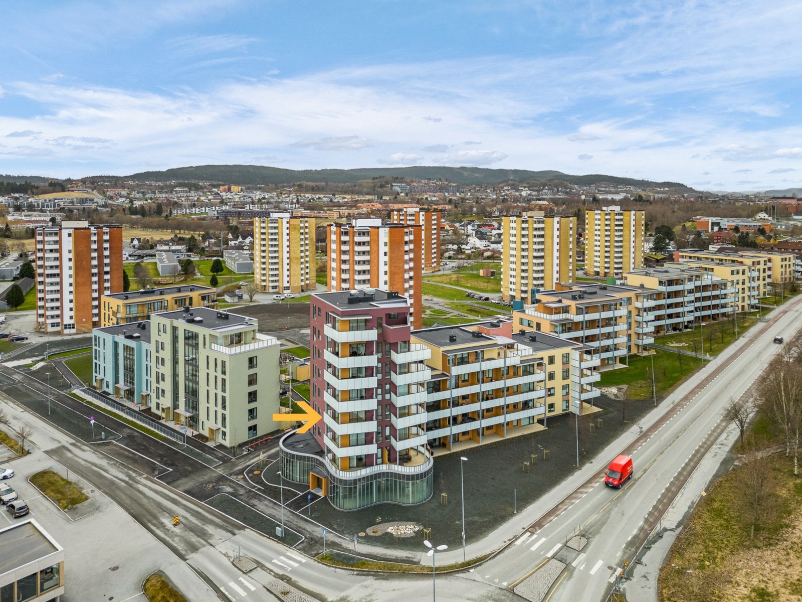 Leiligheten har en fin endebeliggenhet i byggets 4. etasje. Bilde tatt fra tilsvarende leilighet i prosjektet. Galleribilde