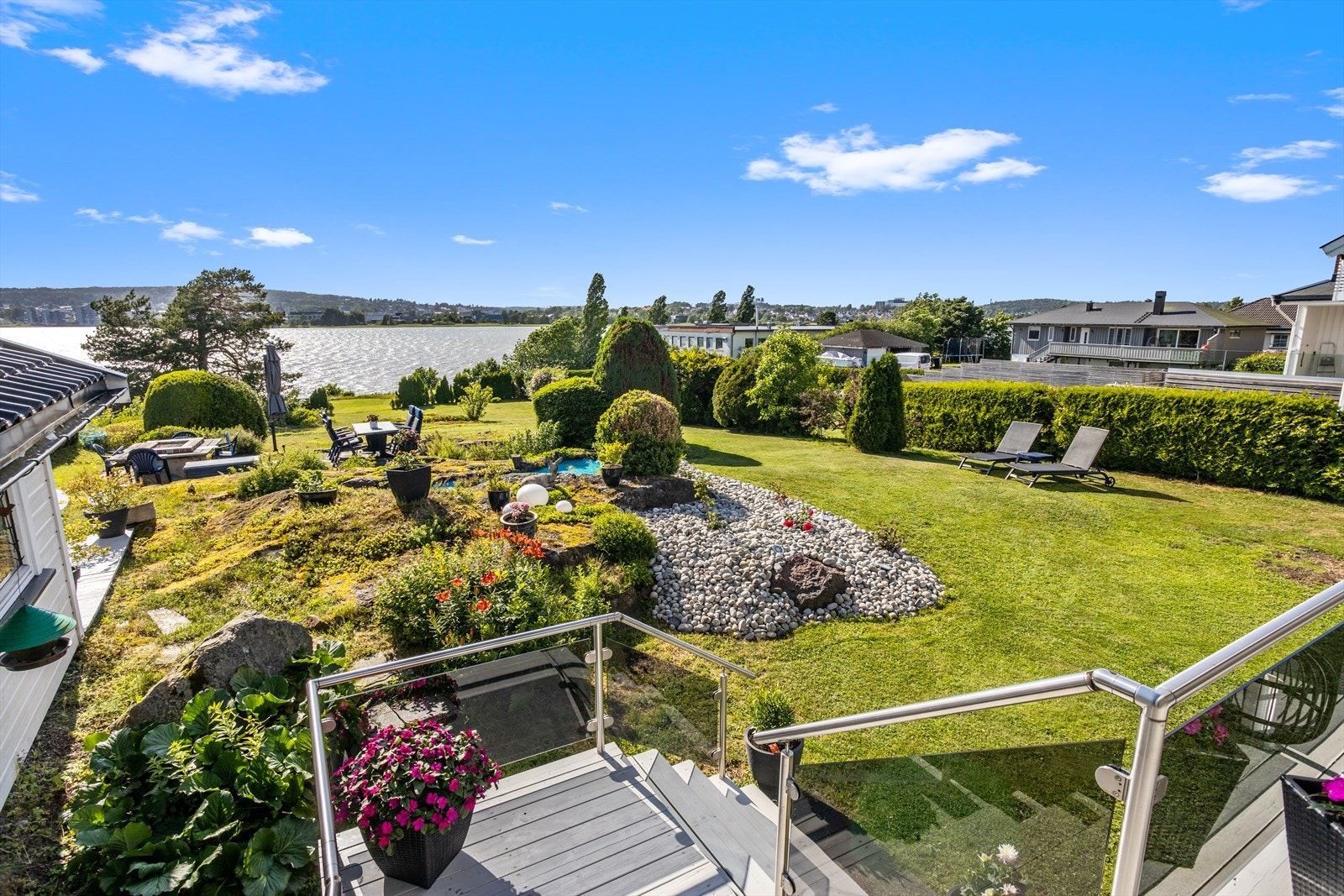 Umiddelbar nærhet til sjøen, samt flotte friområder. Galleribilde