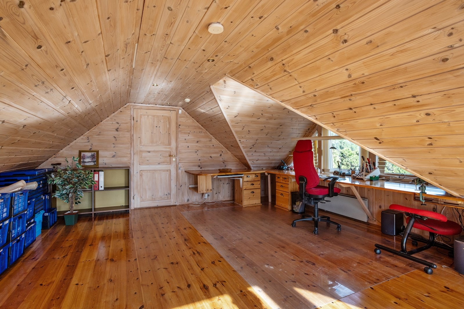 Rom over garasjen, mulighet for hobbyrom, treningsrom, kontor m.m. Galleribilde