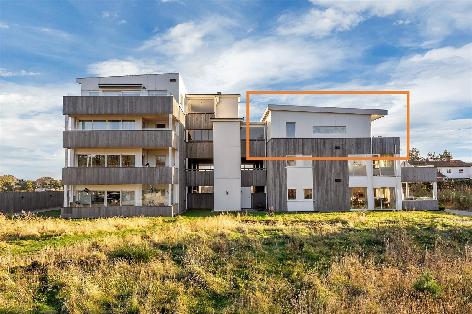 Leiligheten ligger i byggets 3 etg med egen terrasse Galleribilde