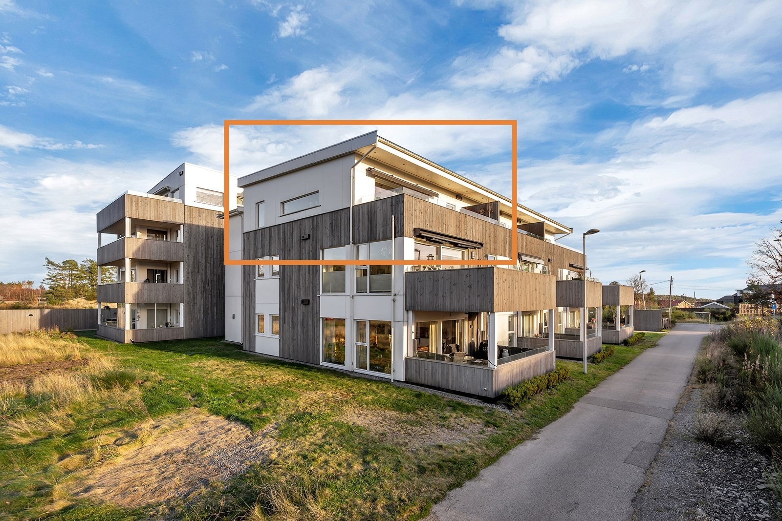 Leiligheten ligger fint til med kveldssol Galleribilde