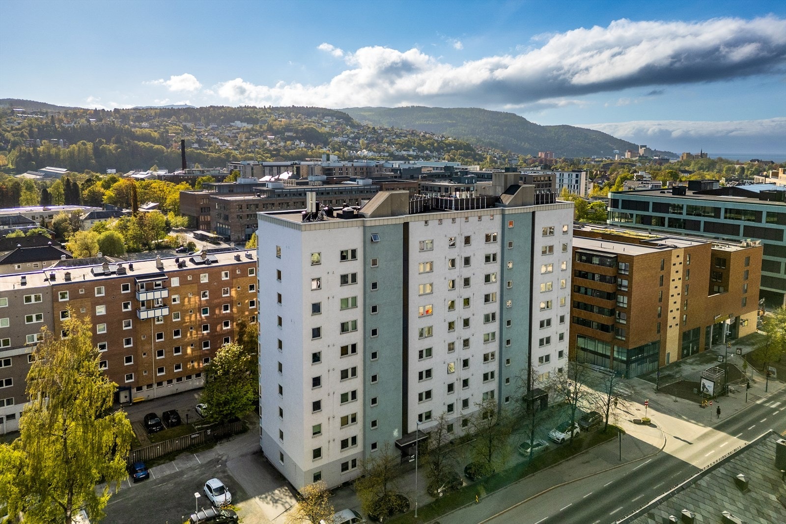 Selve bygården ble omfattende rehabilitert i 2012/2013. Vinduer, etterisolering, balansert ventilasjon m.m. er skiftet i nyere tid. Galleribilde