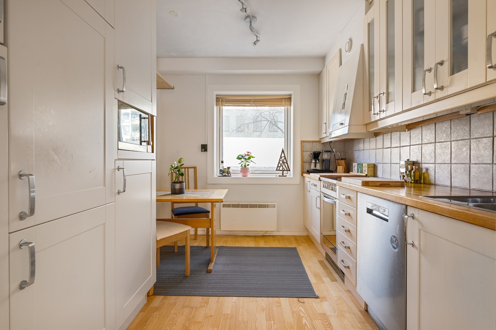 Kjøkkenet er på 9,2 m² og har god plass til sittegruppe. Galleribilde