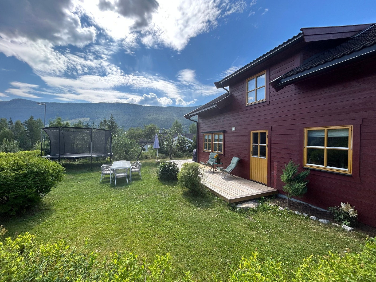 På framsiden av huset har du sol fra tidlig morgen. Galleribilde