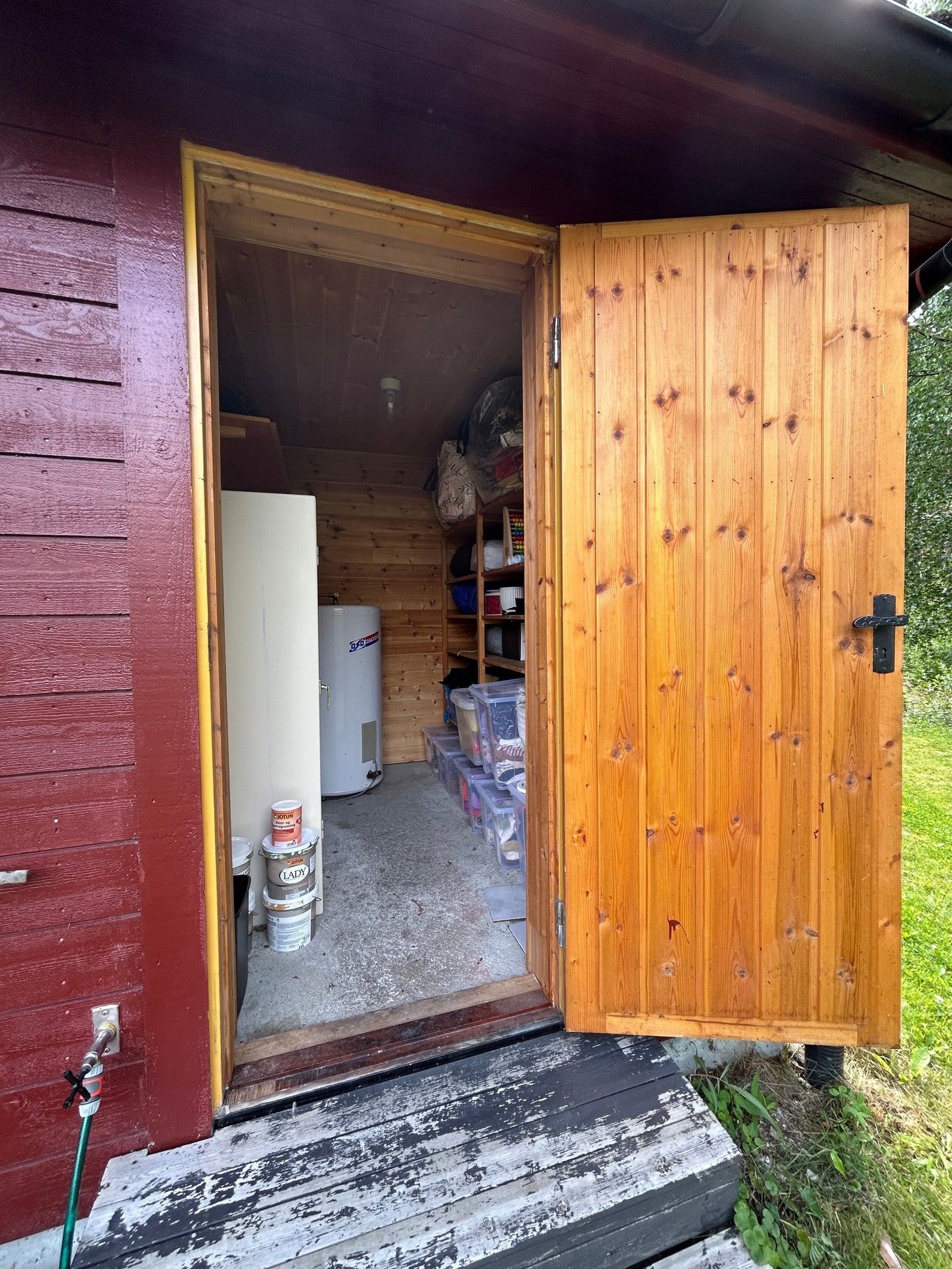 Oppvarmet bod med hyller på 4 kvm. Galleribilde