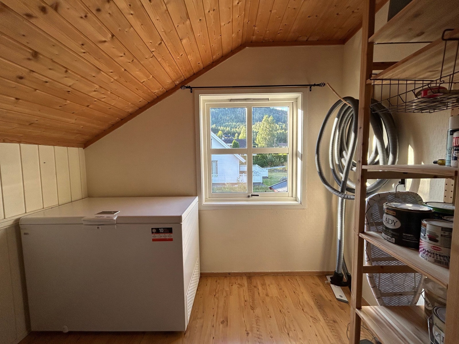 Soverom 4 i 2. etasje blir i dag brukt til oppbevaring. Galleribilde