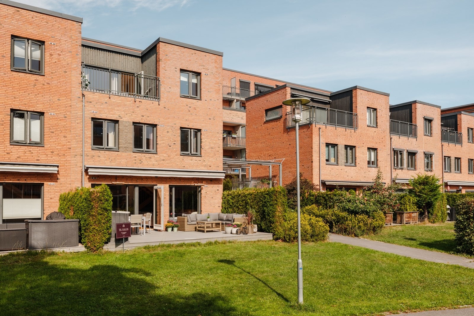 Ærverdige og idylliske Lille Tøyen Hageby er nærmeste nabo, og området har gjennomgått en betydelig oppgradering de siste årene, både med moderne bebyggelse og flotte uterom. Galleribilde