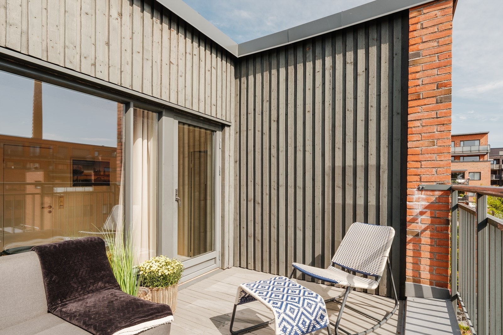 Herlig privat uteplass med fine solforhold. Galleribilde