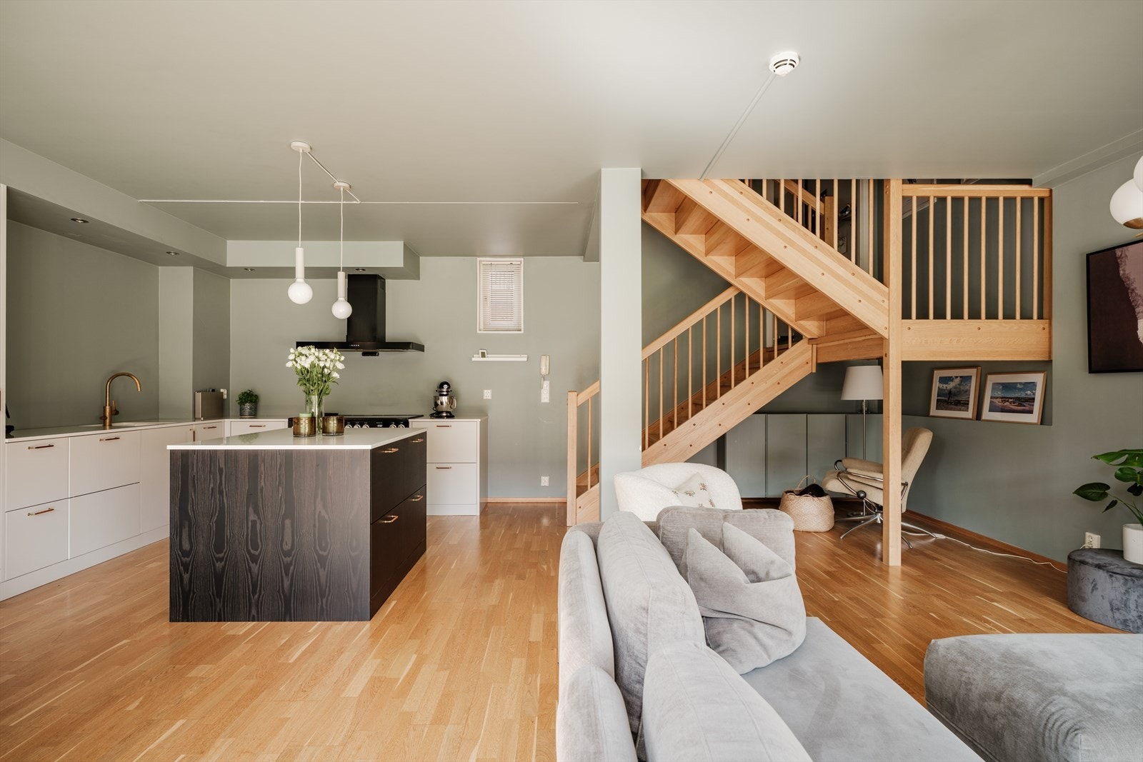 Boligen er malt i delikate farger. Galleribilde