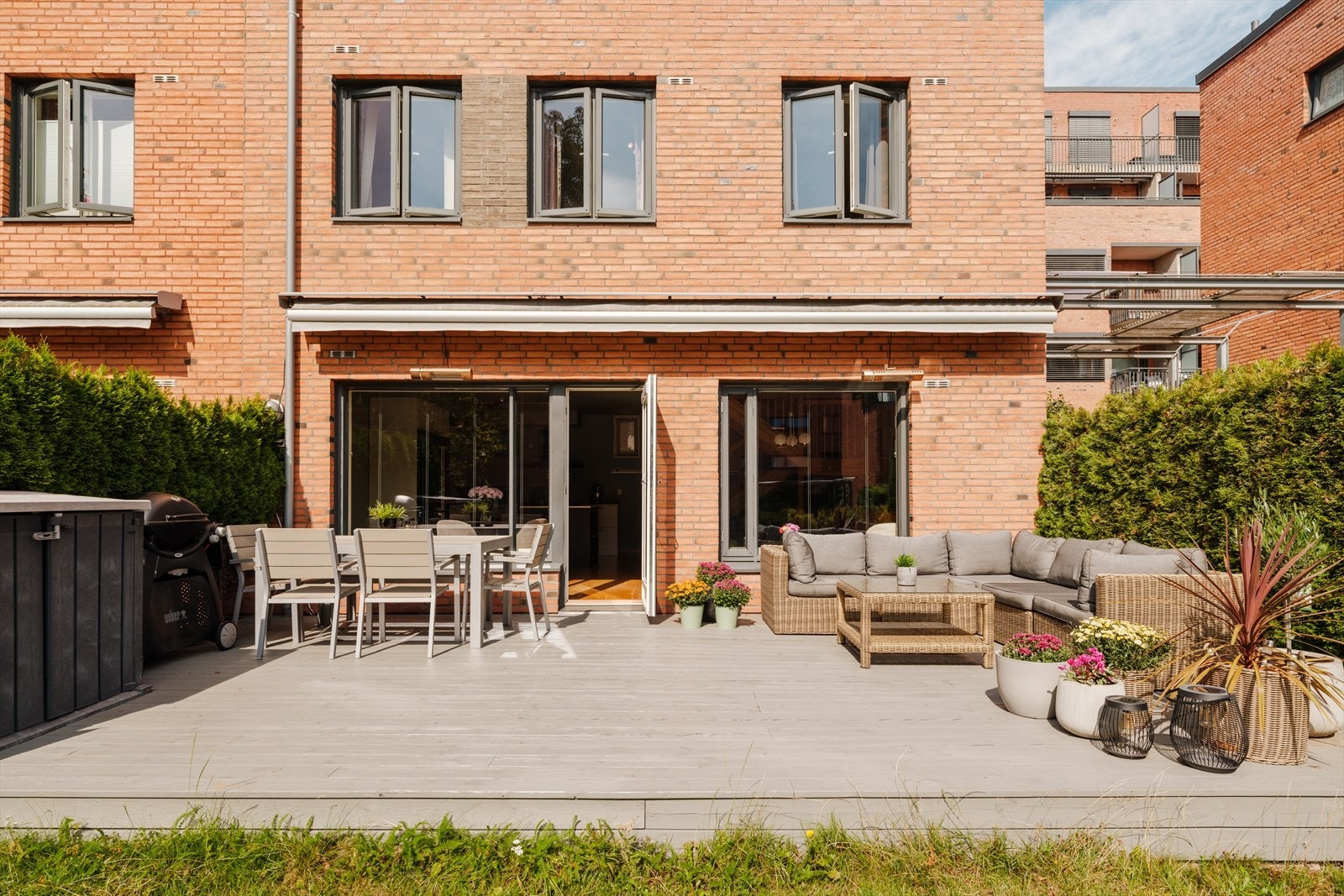 Solrikt område med gode møbleringsmuligheter. Galleribilde