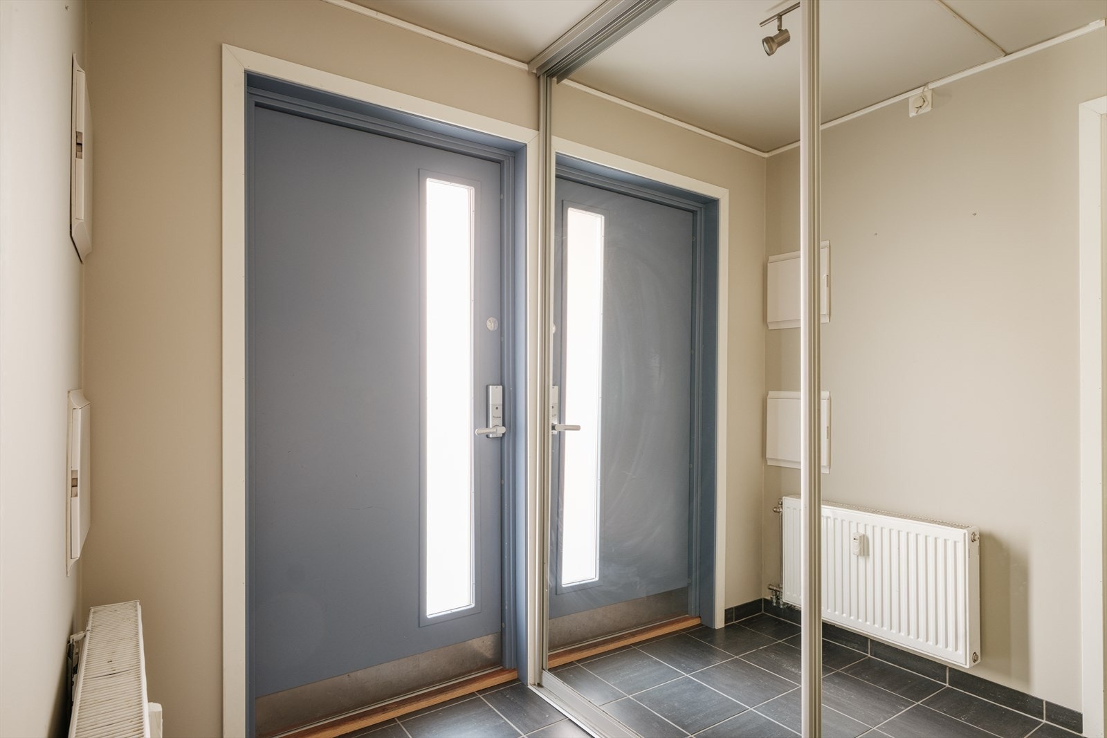 Velkommen inn til en stor og romslig gang. Galleribilde