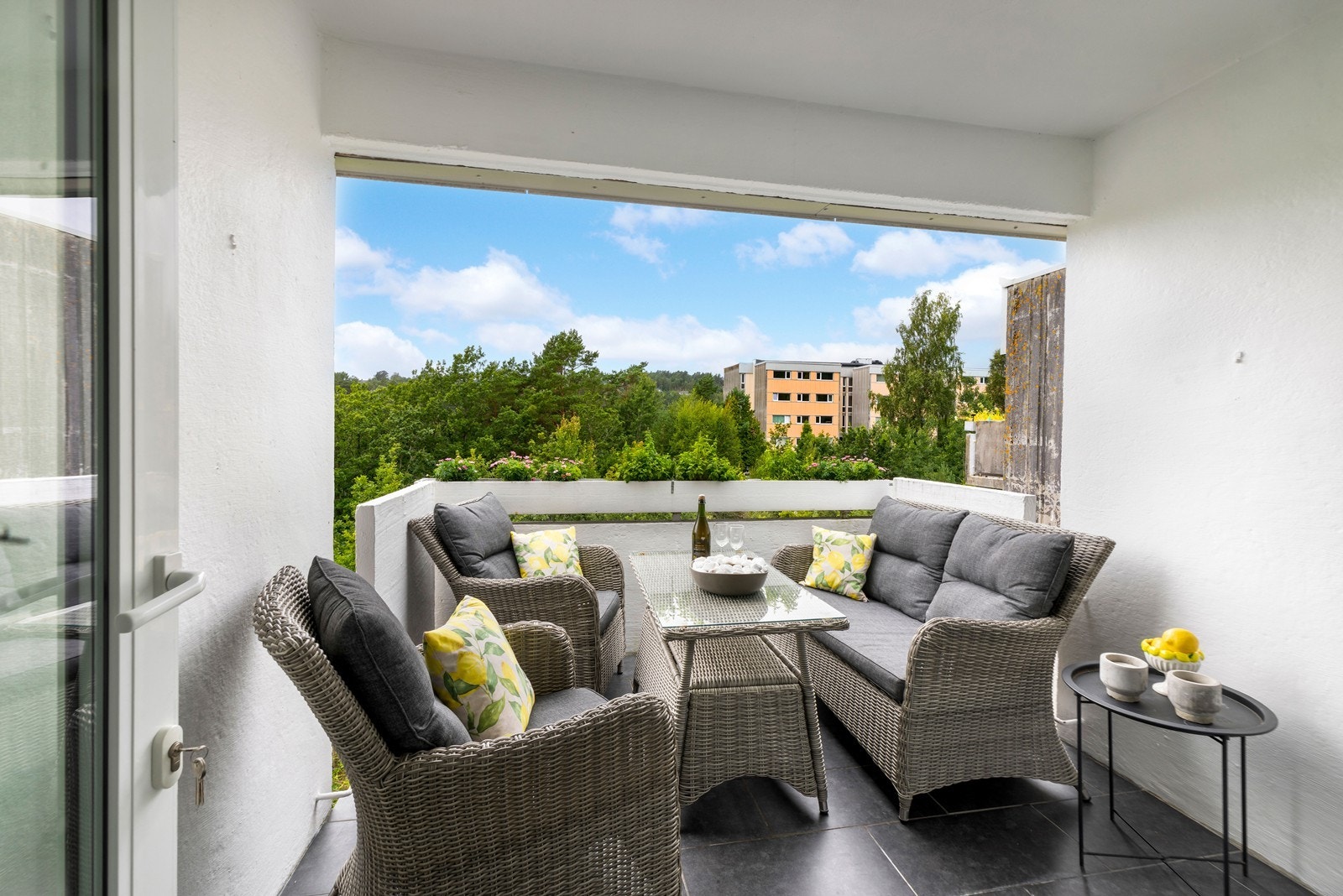 Solrik balkong Galleribilde