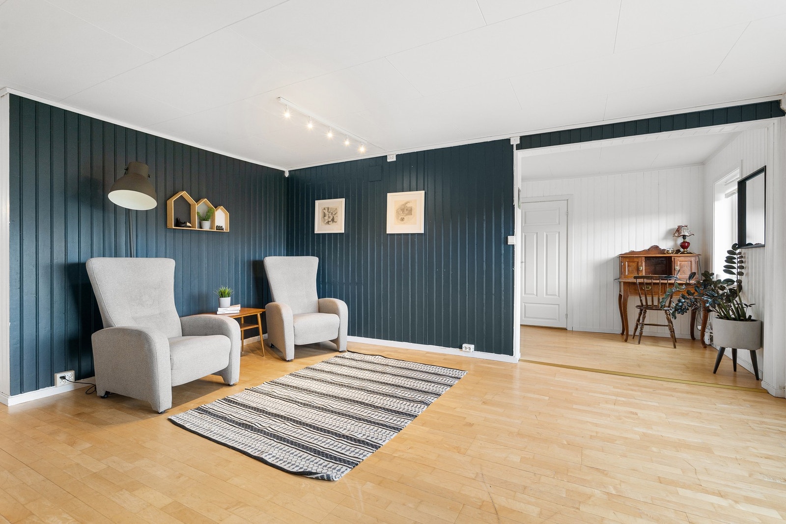 Her har man plass til både sofagruppe og sittehjørne. Galleribilde