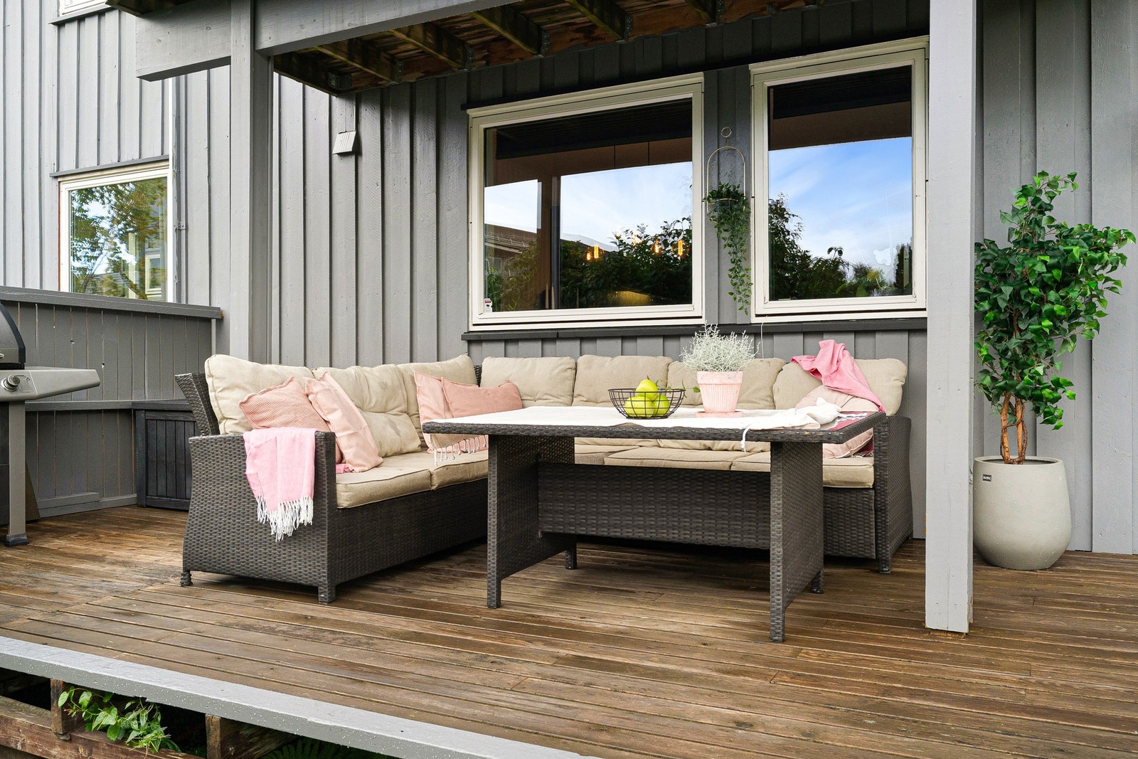 Terrassen er på hele 21,5m² med god plass til ønsket utemøblement. Galleribilde