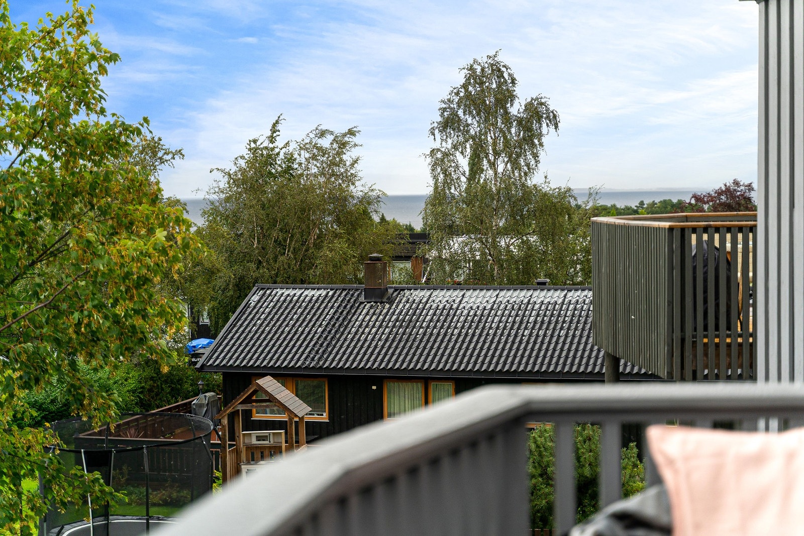 Utsikt ned mot Trondheimsfjorden. Galleribilde