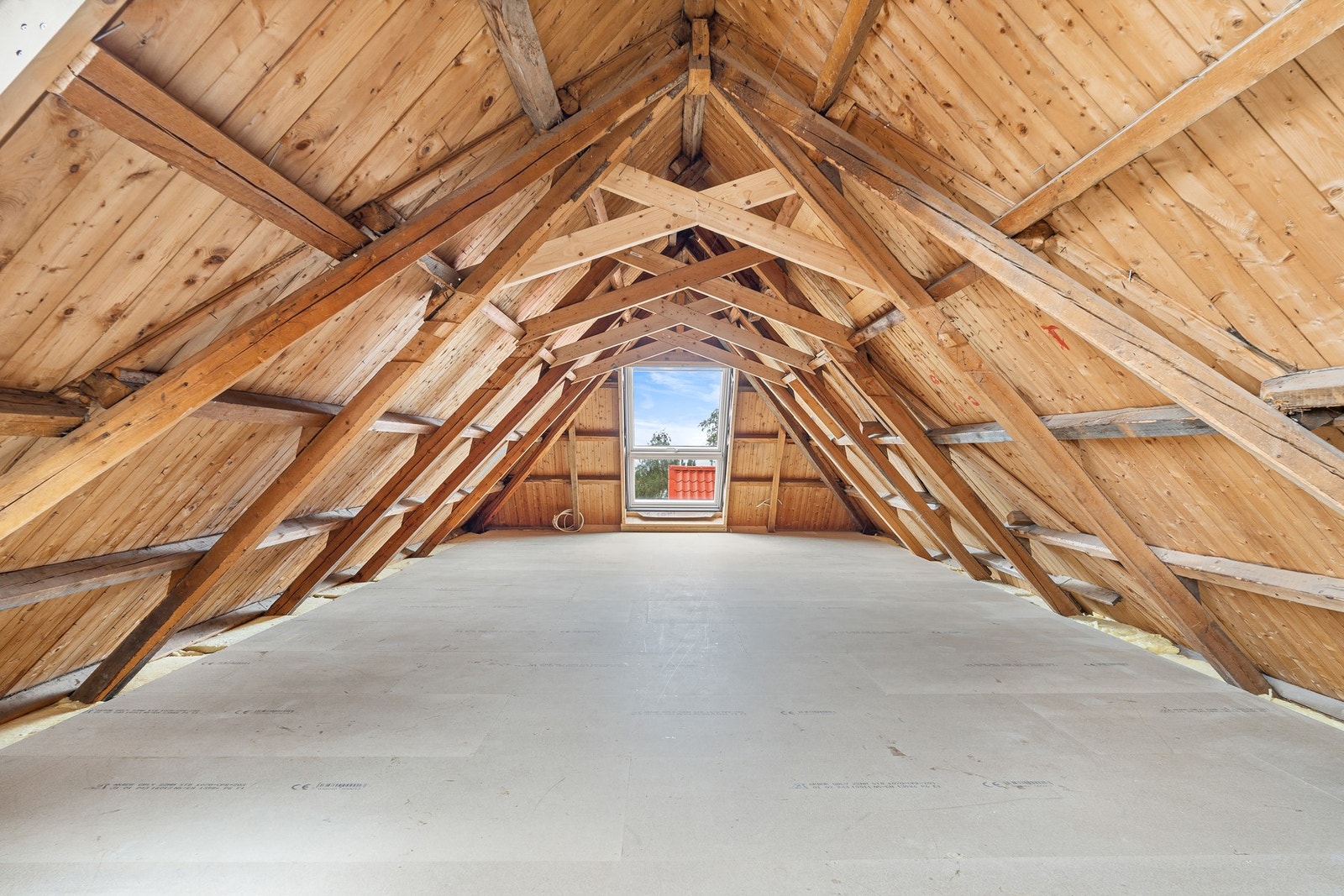 Loftet er på hele 45m². Galleribilde