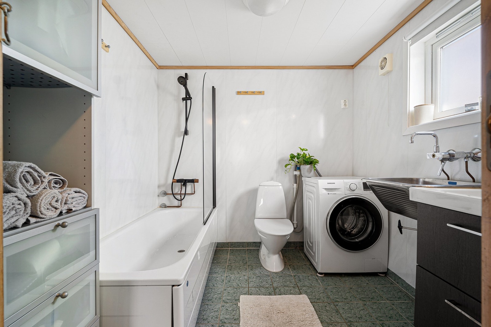 Romslig bad på 5m² med alt man trenger. Galleribilde