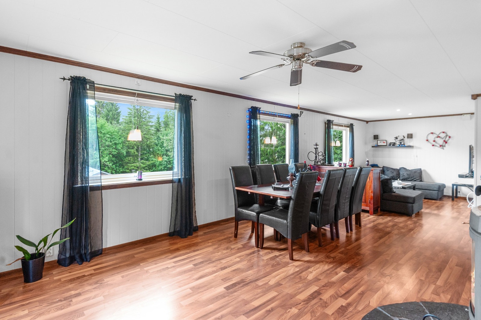 Boligen har en romslig planløsning. Galleribilde