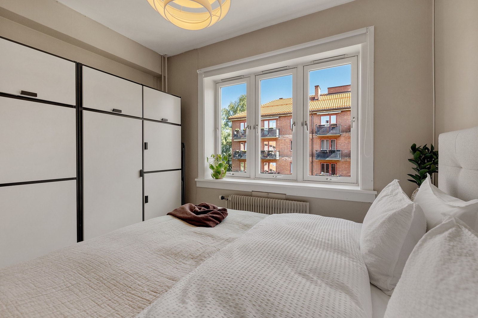 Ekstra garderobeskap. Galleribilde