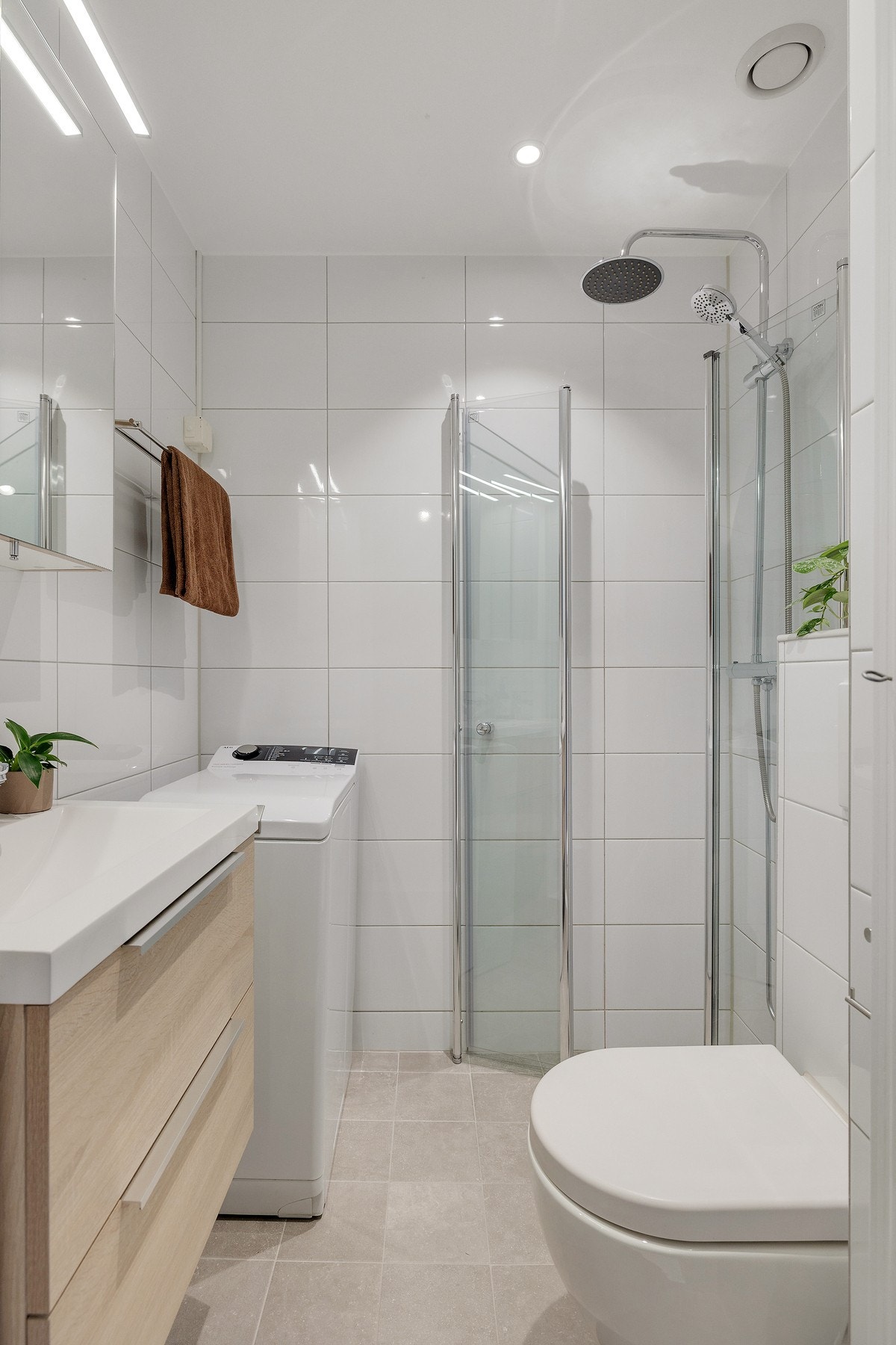 Fra tidligere oppgraderinger finner vi blant annet nytt sanitærutstyr, innredning og flis-på-flis fra 2016, samt nye downlights fra 2024. Galleribilde