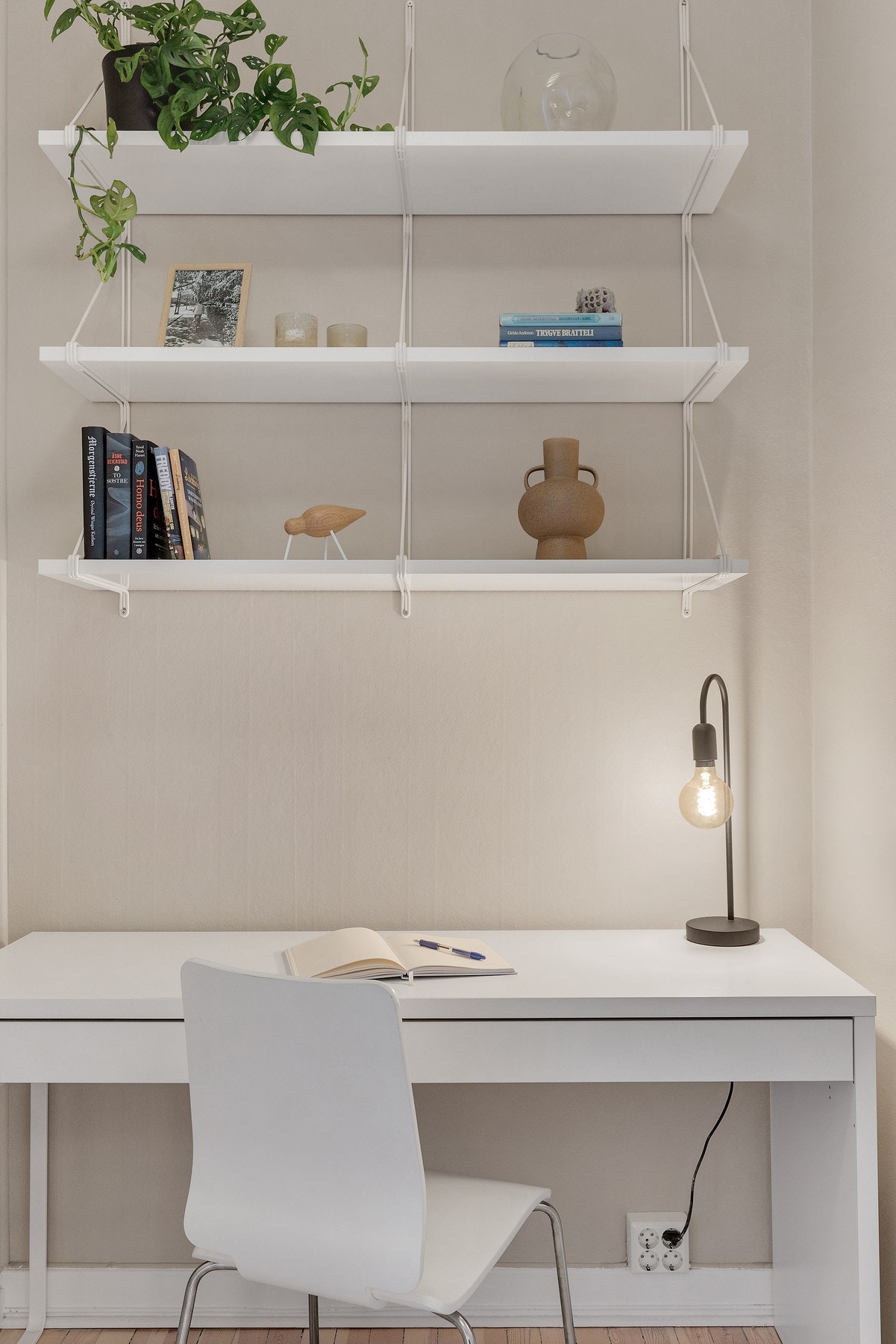 Her er det plass til skrivebord for hjemmekontor. Galleribilde