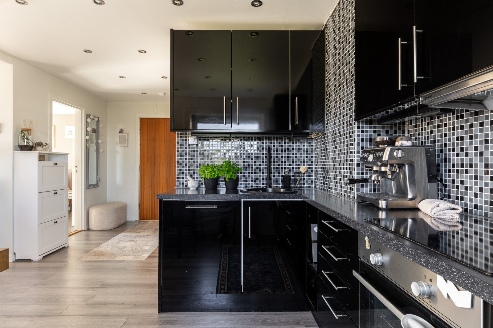 Integrerte hvitevarer medfølger salget. Galleribilde