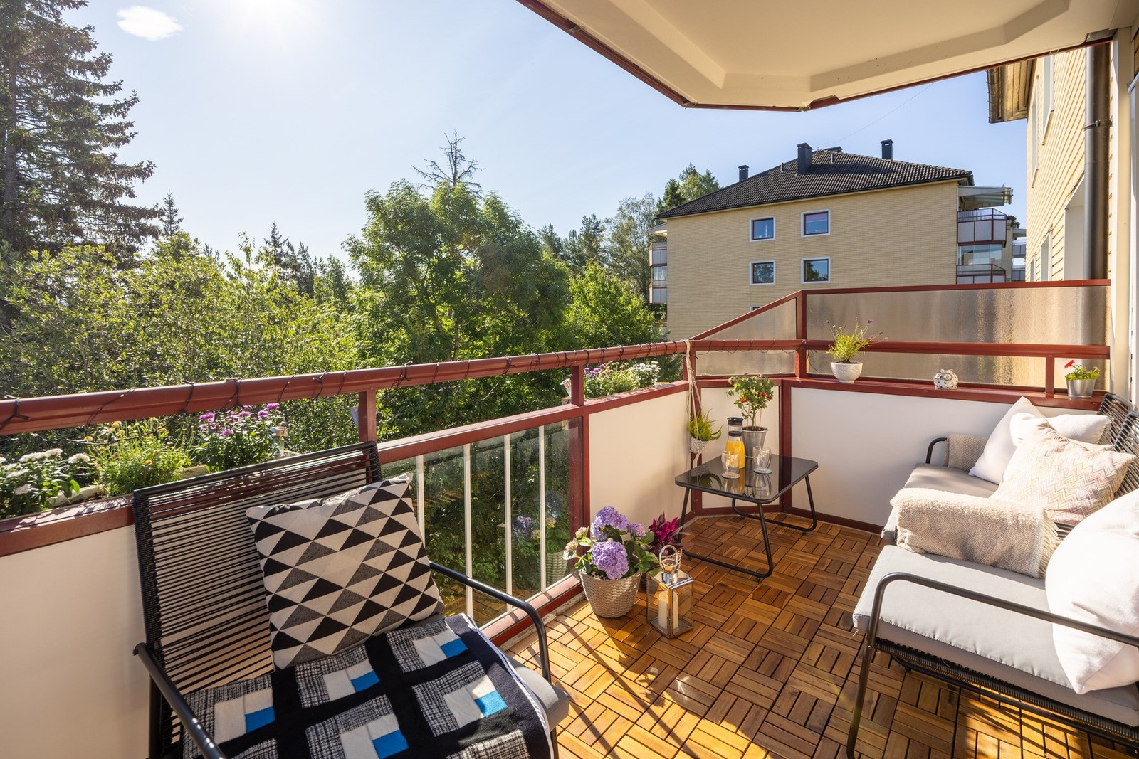 Balkongen er på 7 kvm og har god plass. Galleribilde