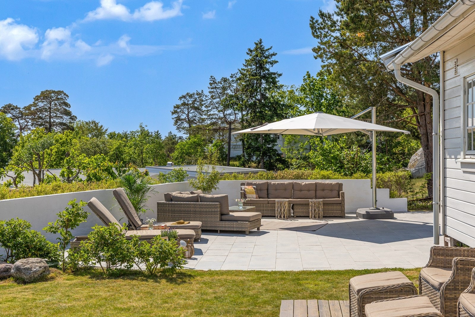 Ytterst på øya ligger Folehavna og Folehavna fort, som er et ettertraktet turområde med utsikt mot storhavet. Galleribilde