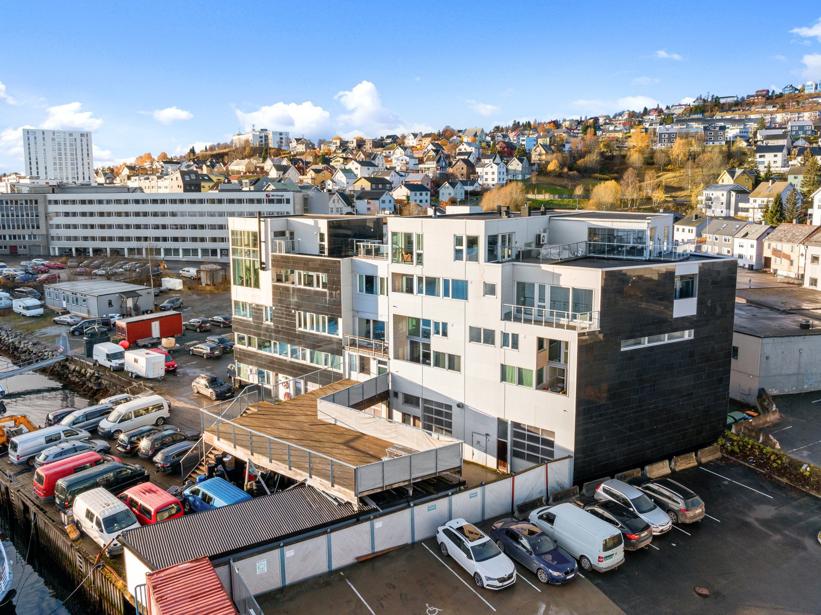 Leiligheten ligger utmerket til i toppetasjen, og 4. etasje.