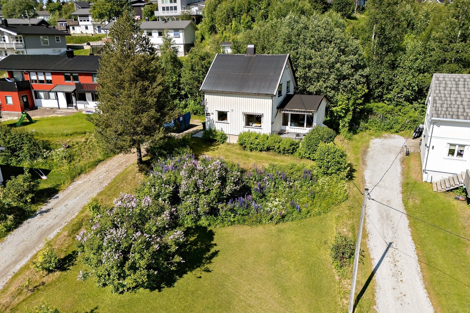 REDE Eiendomsmegling ved Kristine Langfjell ønsker velkommen til Pallveien 15. Galleribilde