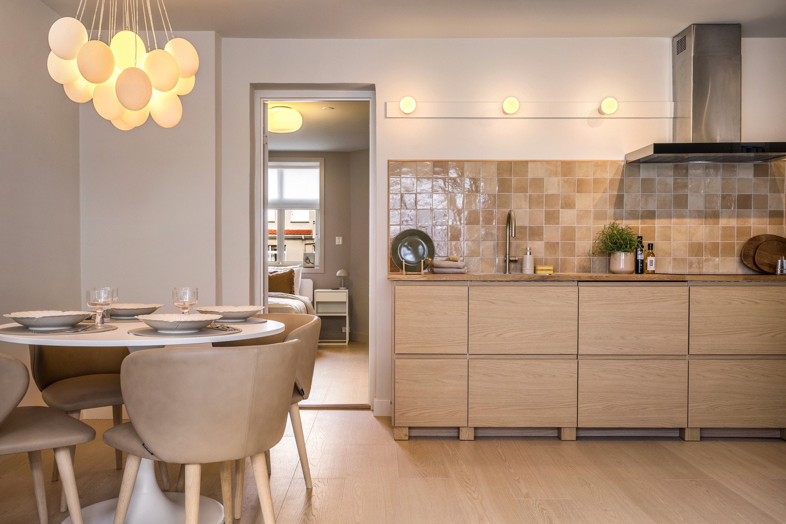 Åpen løsning mellom stue og kjøkken Galleribilde