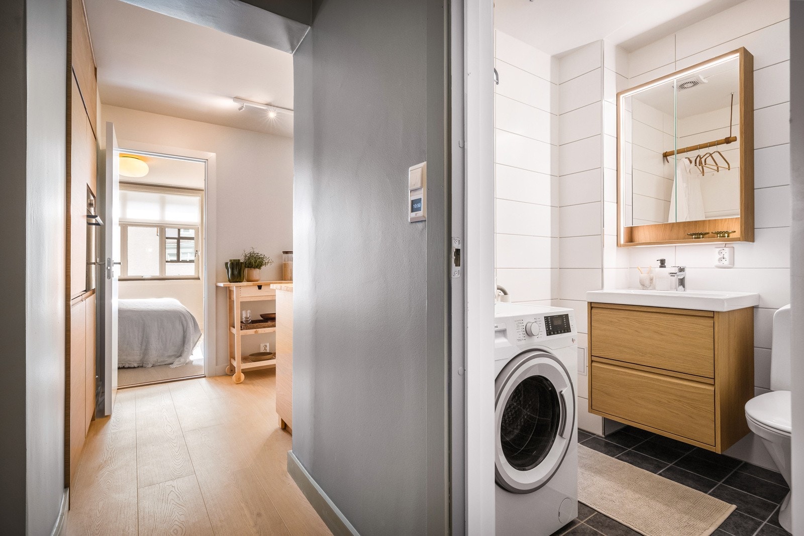 Badet har inngang fra gang/entré Galleribilde