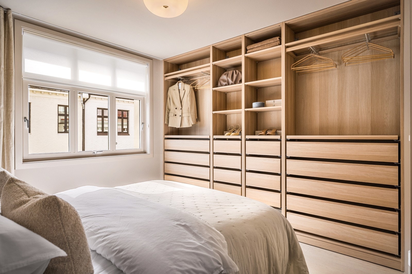 Delikat hovedsoverom mes store garderober Galleribilde