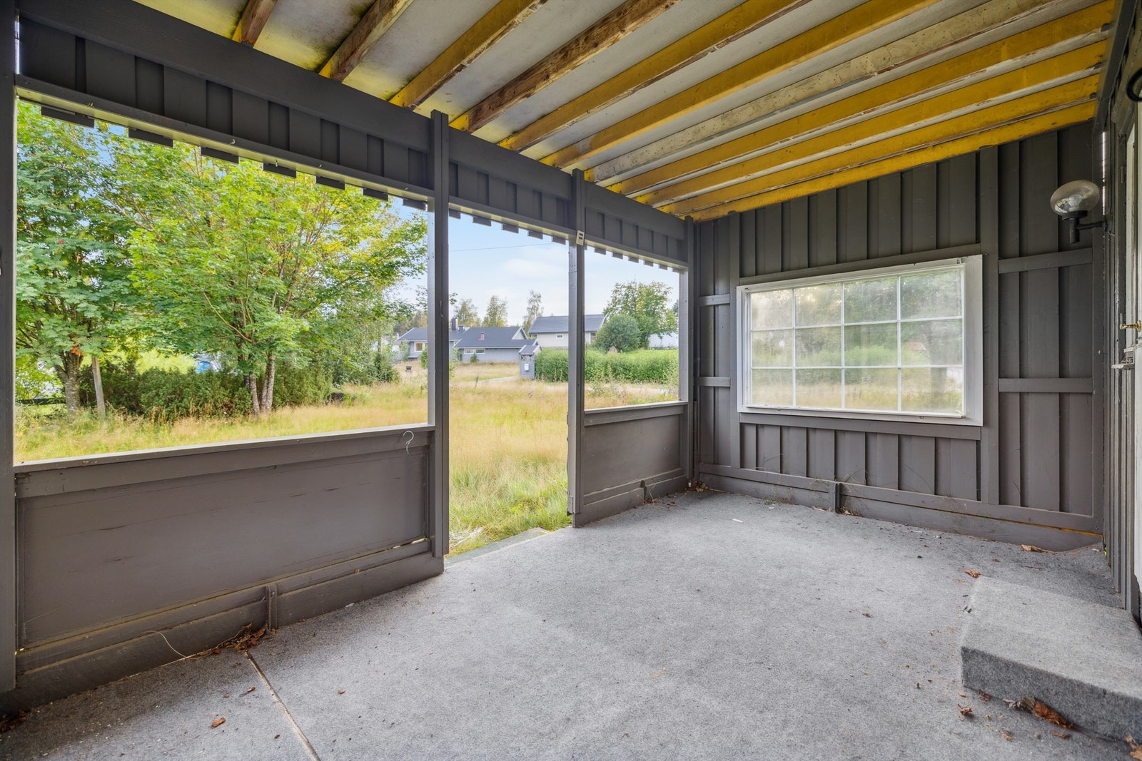 Overbygget, sydvendt terrasse på ca. 14m². Galleribilde