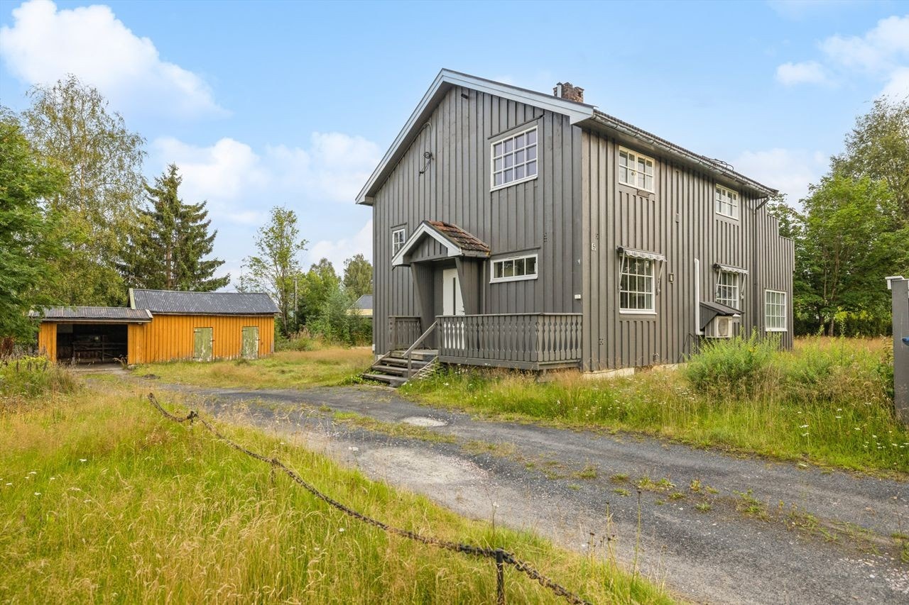 Stor, usjenert tomt med mange muligheter. Galleribilde