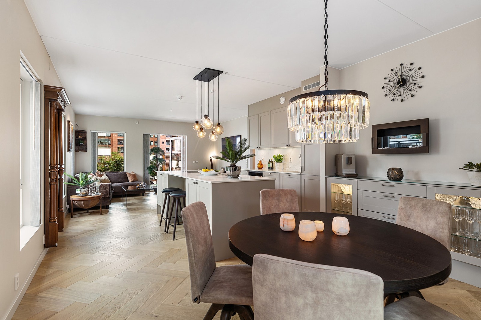 Det er rom for en god spisestue i tilknytning til kjøkken Galleribilde